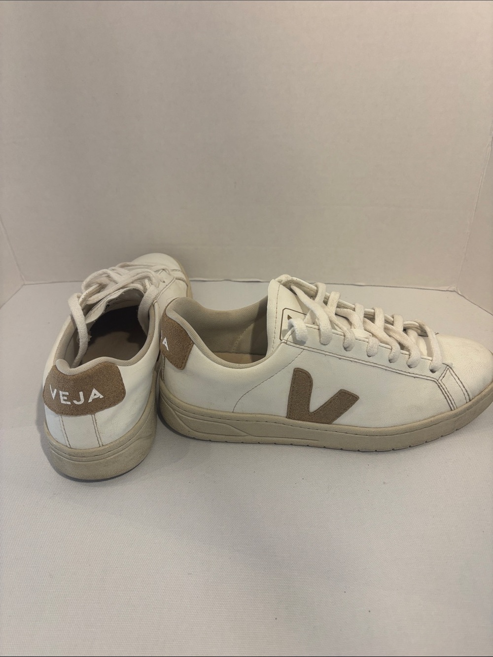 Veja Campo Leather Sneakers in White with Tan Suede Accents. Women’s size 7